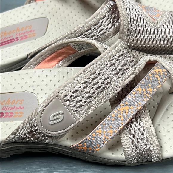 Skechers Women's Reggae Slim Slide Sandals size7US-W.                     ordrA2 - Picture 11 of 12